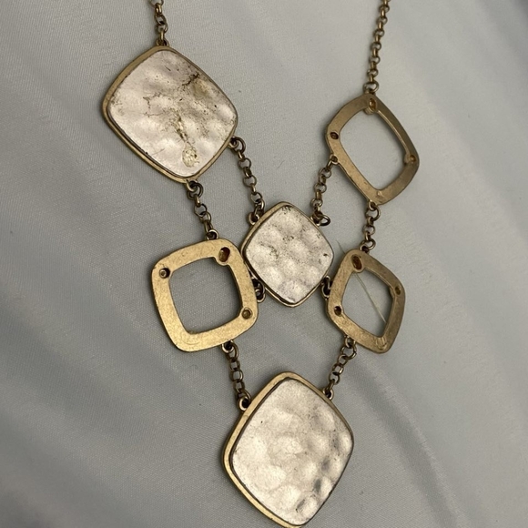 Necklace.  Gold & silver square charm. Lovely hammered look. VINTAGE - Picture 3 of 3